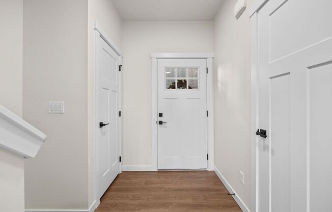 Luxury Living Off Appleway Trial Brand New-2 bed 2.5 bath townhomes-Available now