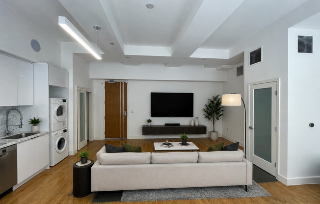Studio, 1 bath, 647 sqft, $2,225, Unit 400