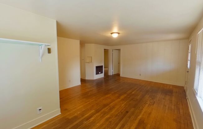 2 beds, 1 bath, $1,450, Unit B