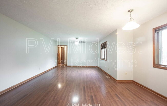 406 TULIP DR