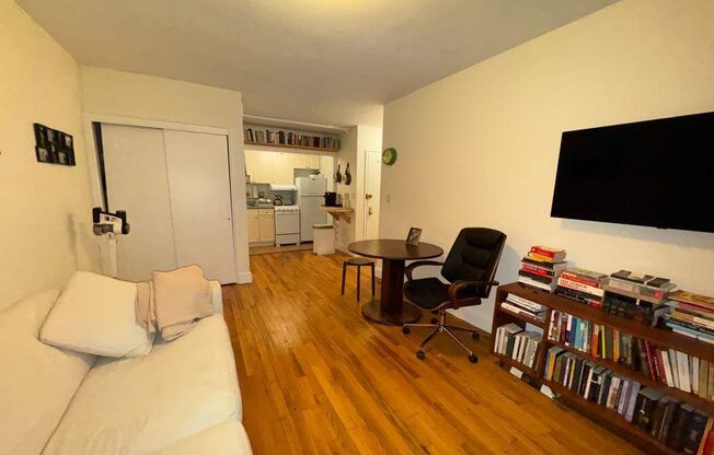 1 bed, 1 bath, $3,300, Unit 4