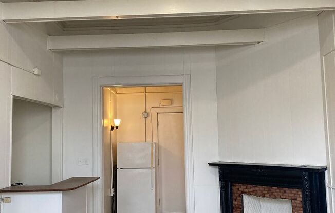 Studio, 1 bath, 450 sqft, $1,049, Unit 42-1R