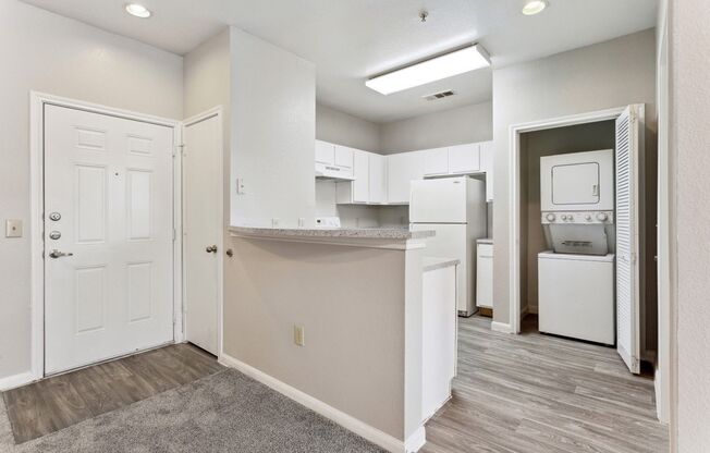 2 beds, 1 bath, 787 sqft, $1,082