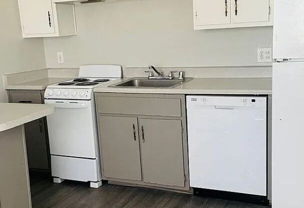 2 beds, 1 bath, 900 sqft, $1,025, Unit 122