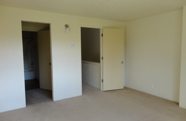 2 beds, 1.5 baths, 1,100 sqft, $1,697, Unit 1811