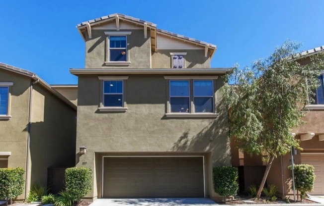 1819 LAVENDER LN
