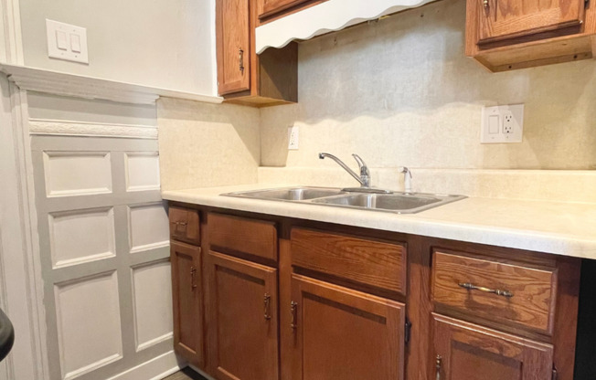 1 bed, 1 bath, 782 sqft, $675, Unit 216 Park Ave
