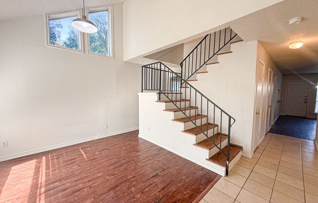 612-614 Towne House Ln
