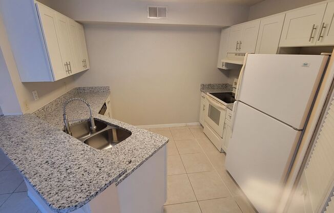 2 beds, 2 baths, $1,675, Unit Unit 102