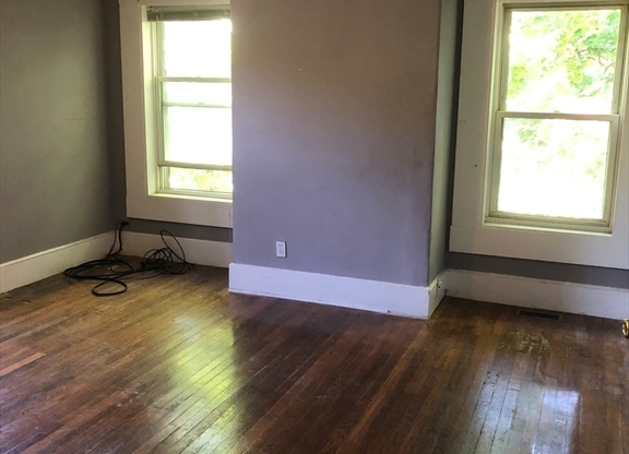 11 AKRON ST
