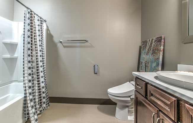 1 bed, 1 bath, 677 sqft, $1,425, Unit B - 1004 Unit 108 - A780 Lake View