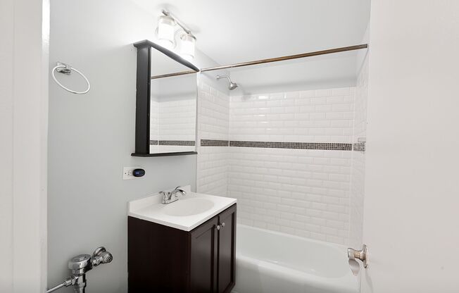 Studio, 1 bath, 359 sqft, $1,475, Unit 4E