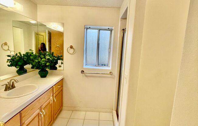 2 beds, 1 bath, $1,795