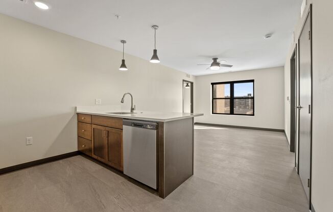 2 beds, 1 bath, 908 sqft, $1,325, Unit #301