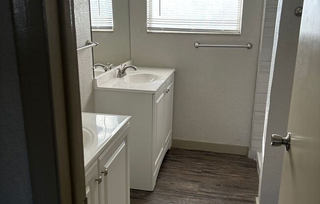 2 beds, 1.5 baths, 870 sqft, $1,025, Unit B08