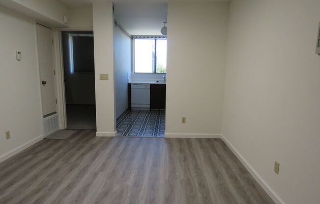 2 beds, 1.5 baths, $3,575, Unit 2033 Castro #32