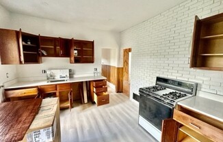 2 beds, 1 bath, $2,600, Unit 1