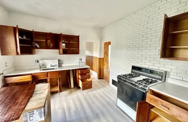 2 beds, 1 bath, $2,600, Unit 1