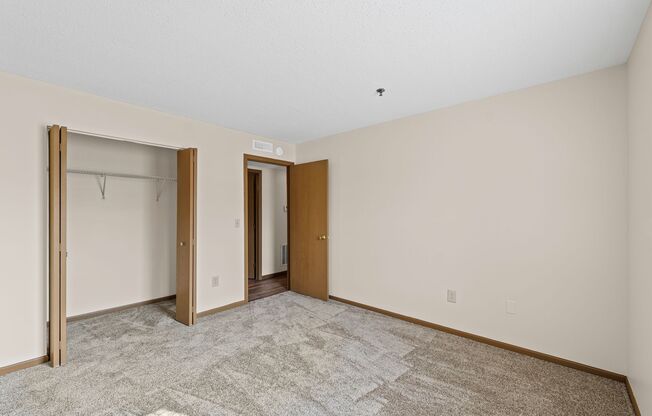 2 beds, 1 bath, 840 sqft, $1,015, Unit 3I