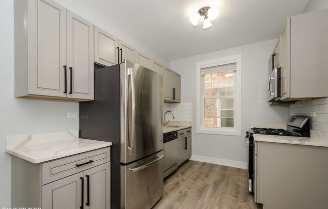 3 beds, 1 bath, 850 sqft, $2,550, Unit 1906-3