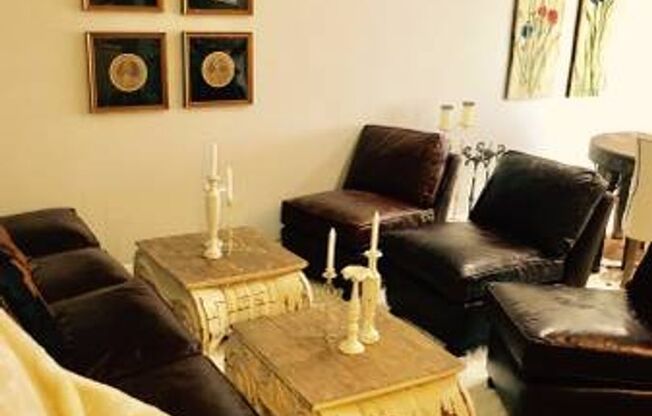 This is a great opportunity to rent a 2 bedroom at a competitive price in Tarzana.