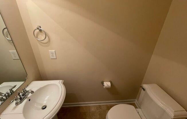 Beautiful 2 bed 2.5 bath brick townhome in Apex