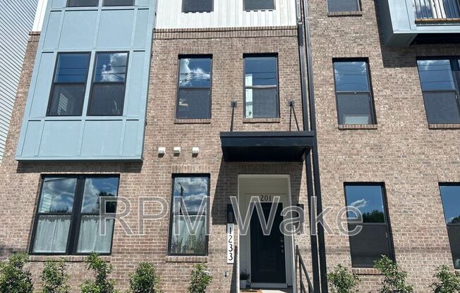 1233 S BLOUNT ST