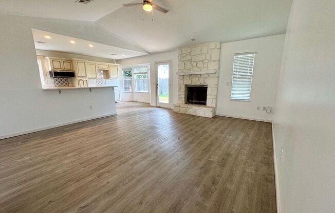Like new!  3/2/2 Country Aire Estates