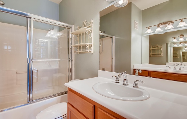 Spacious Spectrum 2 Bedroom Townhome with 2 Car Garage and Fitness Center!!!