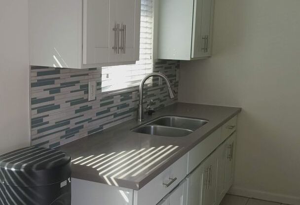 2 beds, 1 bath, $2,695, Unit 2201A