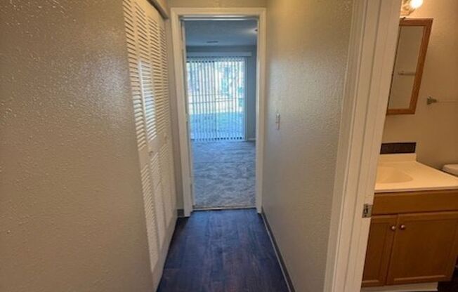 2 beds, 1 bath, 858 sqft, $820, Unit 2615-103