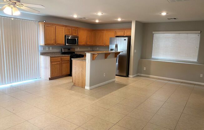 3-BEDROOM / 2.5-BATHROOMS MOVE-IN READY HOME!