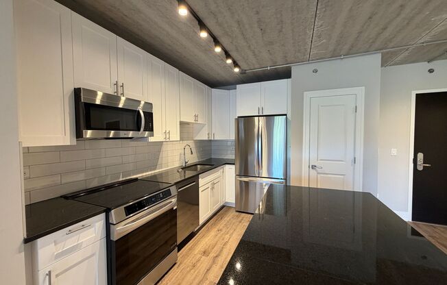 1 bed, 1 bath, 681 sqft, $2,475, Unit 952-504