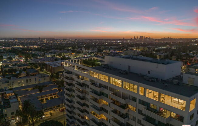 3 beds, 4 baths, 3,580 sqft, $29,900, Unit PHE