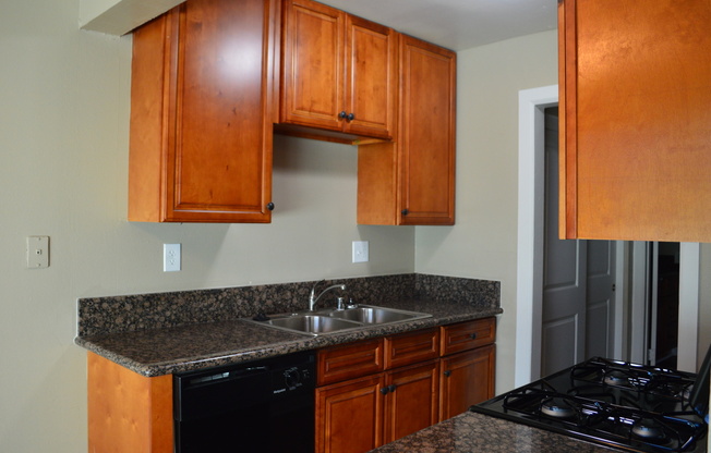 1 bed, 1 bath, 738 sqft, $2,113, Unit H10