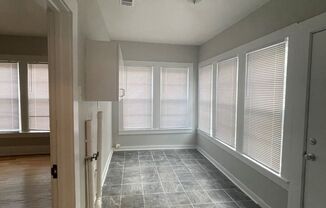 2 beds, 1 bath, $1,295