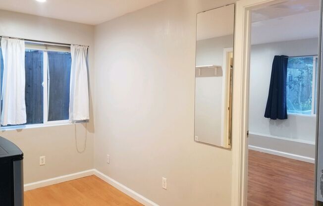 OPEN HOUSE: Sunday (8/3) 12:00pm-12:15pm.Remodeled 1BR/1BA garden apartment in Central Sunset, Shared Laundry, Shared Yard (1817 23rd Avenue)