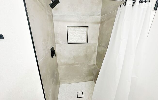 4 beds, 3 baths, $2,400