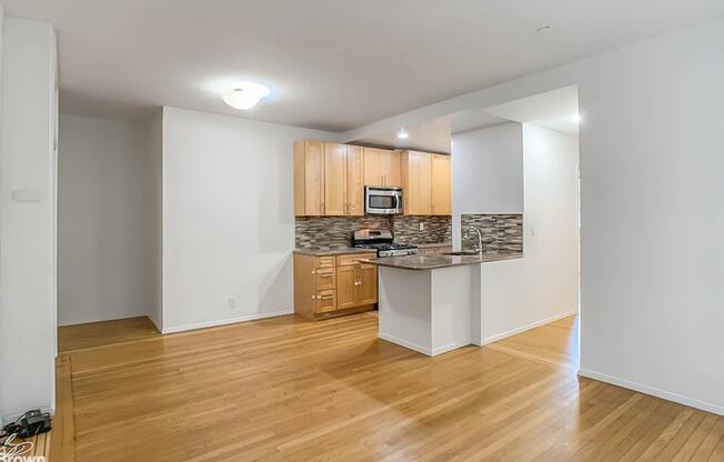 140 W 71 ST