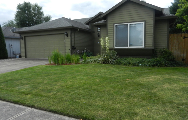 3 Bedroom Ranch Style Home With Great Layout & Beautiful Backyard! A/C included!