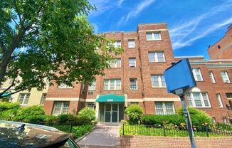 Cathedral Living at its Best! ! 1 Bedroom/1Bath Condo. Pet Friendly!