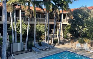 *MOVE IN SPECIAL: DEPOSIT MOVE IN* Spacious 1 Bedroom/ 1 Bathroom Condo