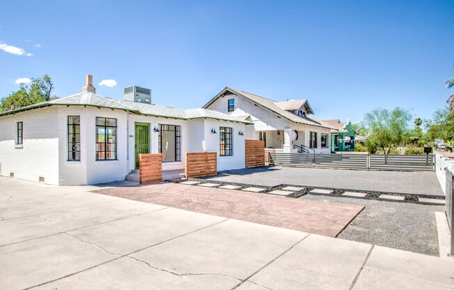 Beautifully Remodeled Modern Bungalow!