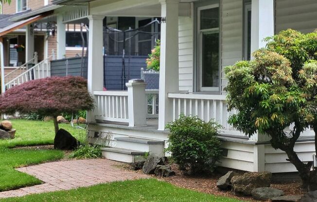 RENT SPECIAL: ½ Off First Full Month's Rent With One Year Lease!~ 944 Cottage