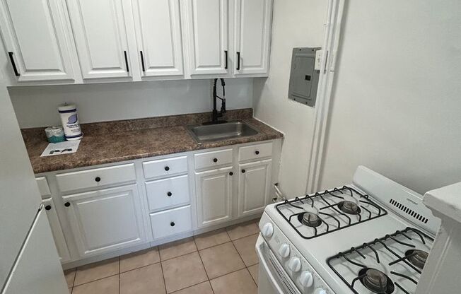 Studio, 1 bath, 435 sqft, $1,752, Unit C04