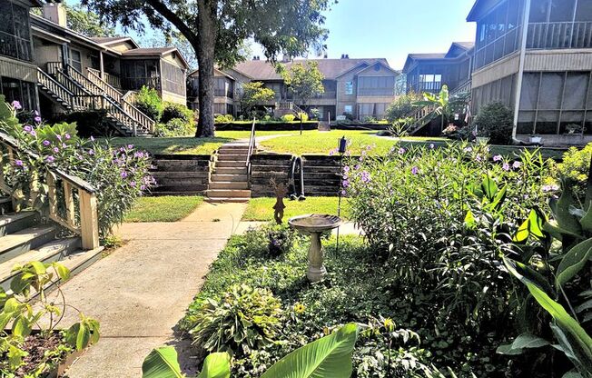 (RCH-26) Oak Square Apartments