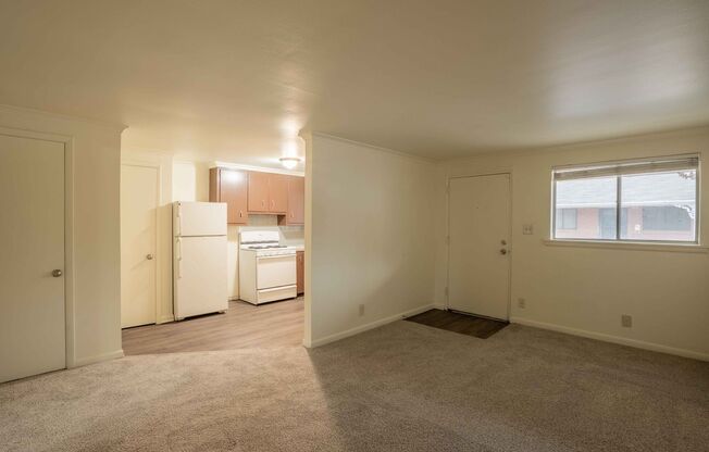 1 bed, 1 bath, 560 sqft, $595, Unit 1403 # 4