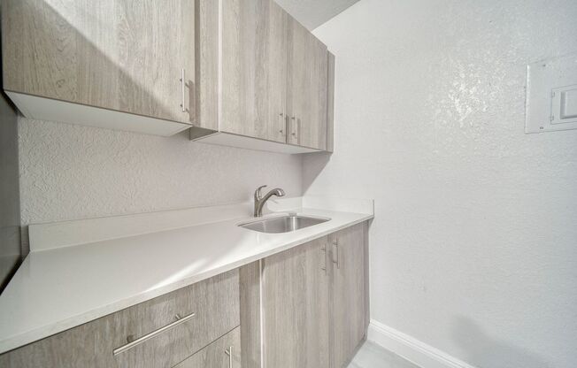 2 beds, 1 bath, 860 sqft, $2,400, Unit 318