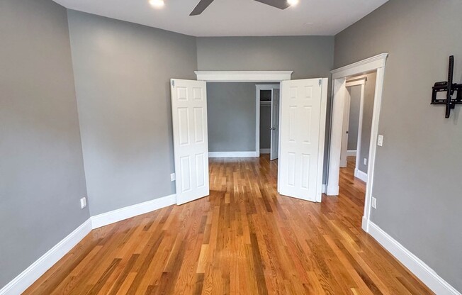 3 beds, 1 bath, 1,350 sqft, $2,750, Unit #1