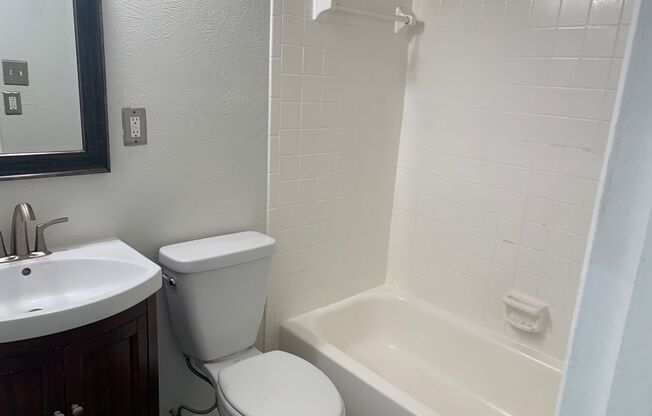 1 bed, 1 bath, 600 sqft, $985, Unit 112